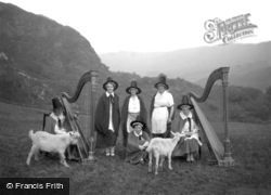 The Snowdonia Harp Choir c.1938, Beddgelert