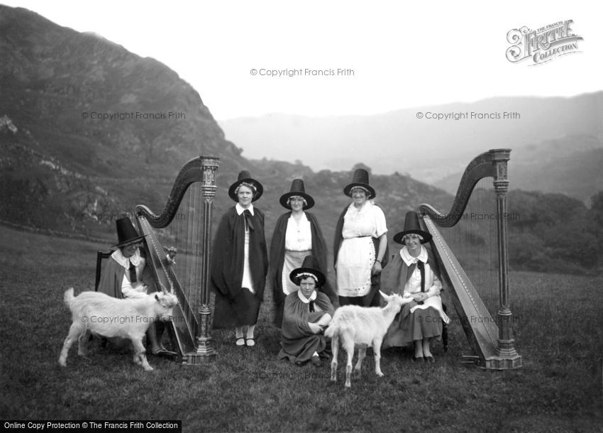 Beddgelert, the Snowdonia Harp Choir c1938