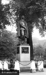Bunyan Memorial And Church Green c.1955, Bedford