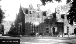 Girls' School 1897, Bedford