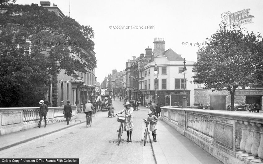 Bedford, High Street from Town Bridge 1921