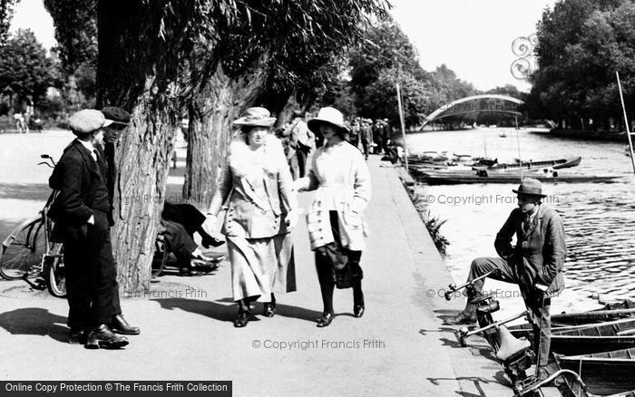 Photo of Bedford, Ladies Walking On The Promenade 1921