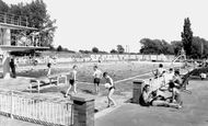 Bedford, Newnham Outdoor Pool c1960