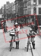 Push Bikes On The Town Bridge 1921, Bedford