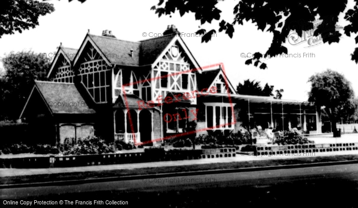 Photo of Bedford, Russell Park Pavilion c.1965