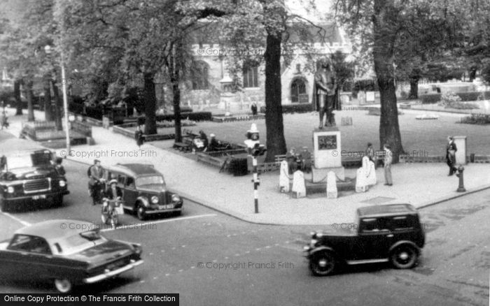 Photo of Bedford, St Peter's Square c.1960