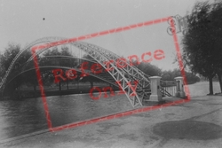 The Suspension Bridge 1897, Bedford