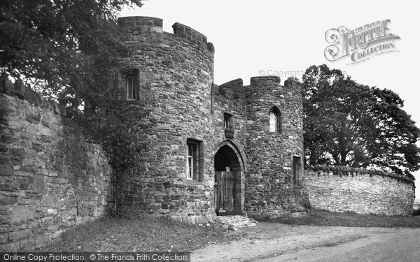 Photo of Beeston, Castle Gates c.1950