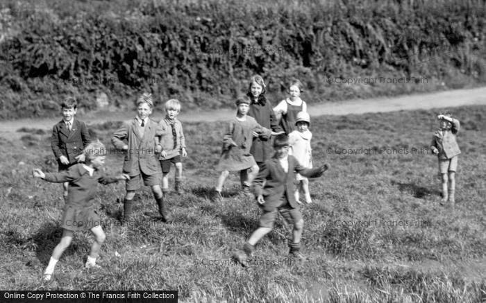 Photo of Belaugh, 'john Barleycorn' Children c.1930