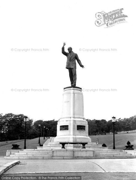 Photo of Belfast, Lord Carson Monument, Stormont 1936