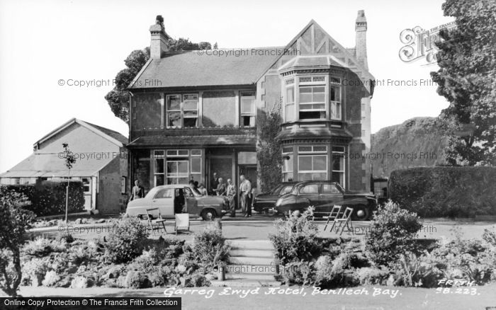 Photo of Benllech Bay, Garreg Lwyd Hotel c.1960