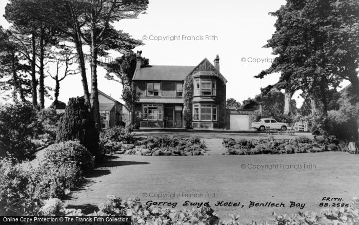 Photo of Benllech Bay, Garreg Lwyd Hotel c.1960