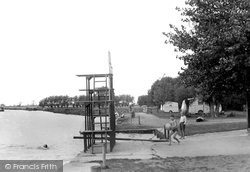 Riverside Swimming Place c.1955, Benson