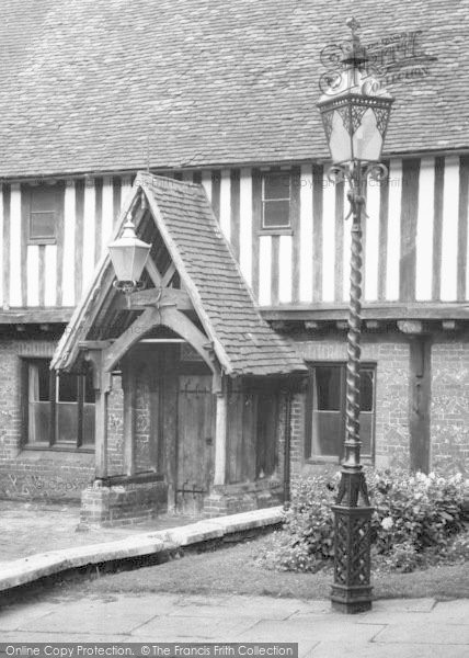 Photo of Berkhamsted, The Court House Porch And Street Lamp c.1960