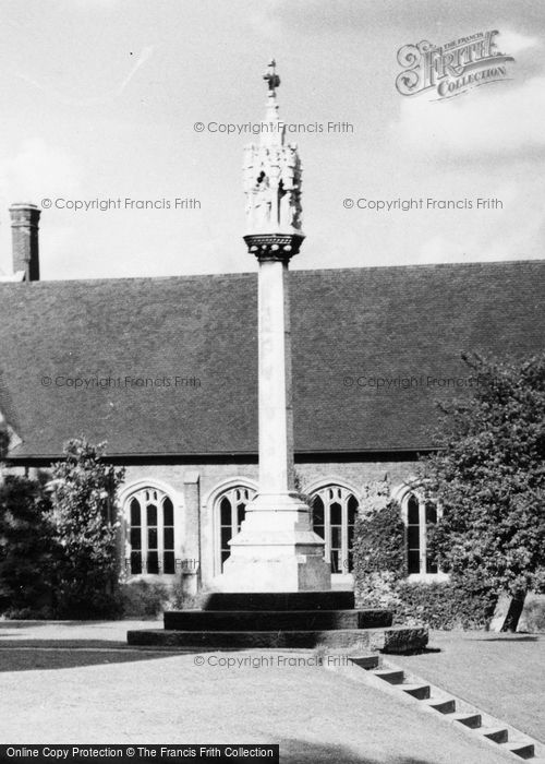 Photo of Berkhamsted, War Memorial c.1960