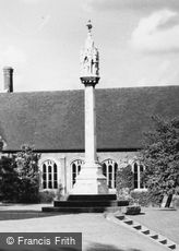 Berkhamsted, War Memorial c1960