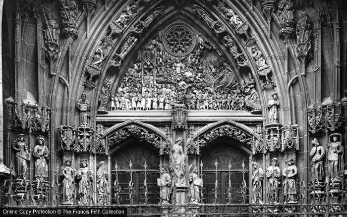Photo of Berne, The Cathedral Door c.1930