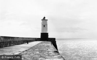Berwick-upon-Tweed, the Pier Lighthouse 1960