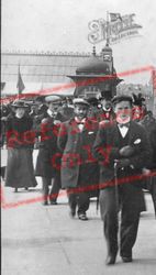 De La Warr Parade, Taking A Walk 1899, Bexhill