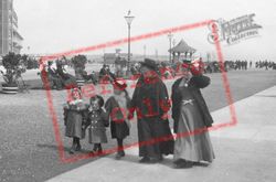 De La Warr Parade, Walking With The Children 1897, Bexhill
