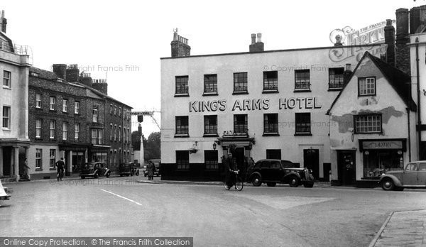 Photo of Bicester, Market Square And King's Arms Hotel c.1955