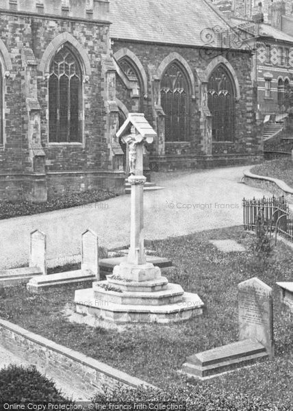 Photo of Bideford, Cross, St Mary's Churchyard 1919