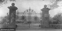 Victoria Park Gates 1907, Bideford