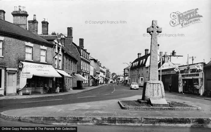 Photo of Biggleswade, War Memorial c.1960