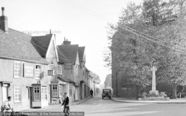 Photo of Billericay, Chapel Street And War Memorial c.1950