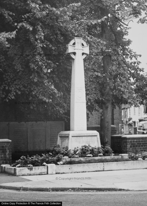Billericay, War Memorial c1965