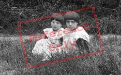 Village Girls 1907, Billingshurst