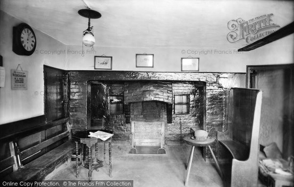 Photo of Billingshurst, Ye Olde Six Bells, An Old Fireplace 1923