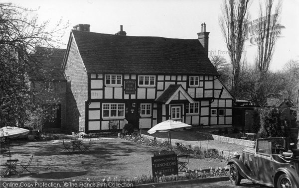 Photo of Billingshurst, Ye Olde Six Bells c.1950