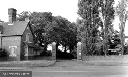 Lodge Gates, Newbold Missionary College c.1955, Binfield