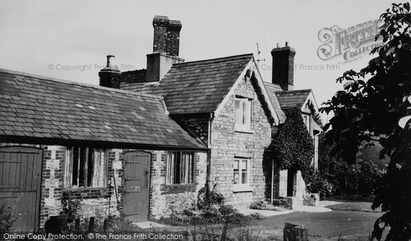 Photo of Binstead, The Forge c.1960