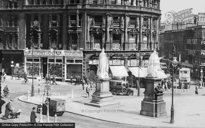 Photo of Birmingham, Victoria Square 1932