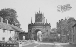 The Castle Gate c.1950, Bishop Auckland