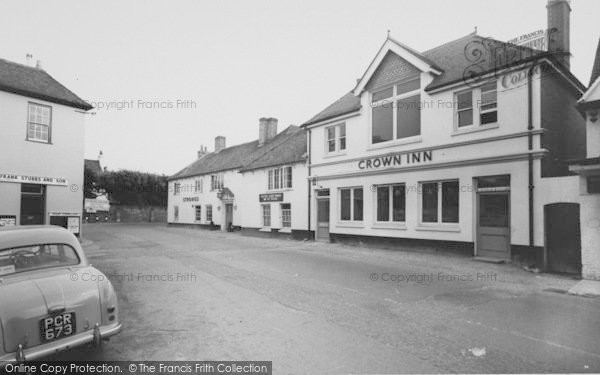 Photo of Bishop's Waltham, The Crown Inn, St George's Square c.1960