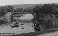 Boating, Queen's Park Lake 1899, Blackburn