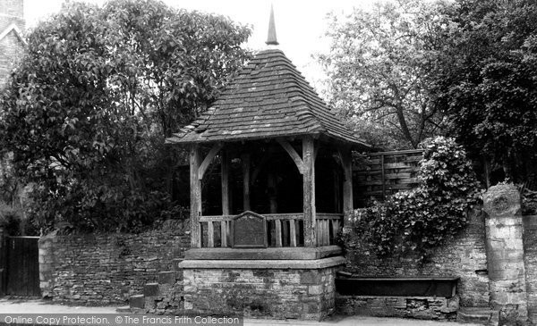 Photo of Bladon, The Village Pump c.1960