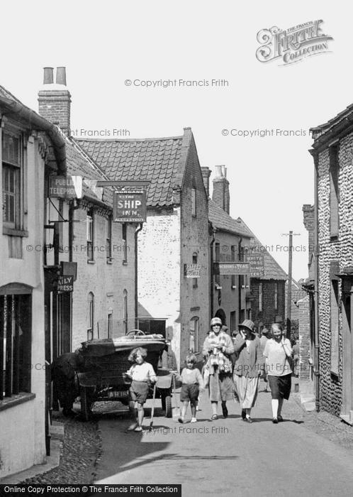 Photo of Blakeney, The Ship Inn 1925