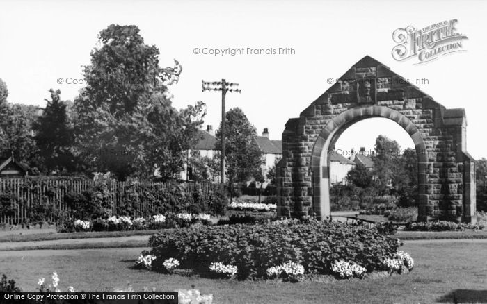 Photo of Blantyre, Cowan Wilson Memorial Arch c.1940