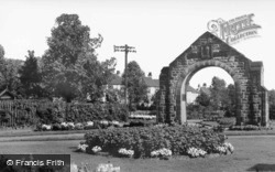 Cowan Wilson Memorial Arch c.1940, Blantyre