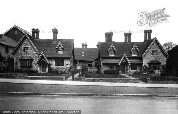 Photo of Bletchingley, Almshouses 1907