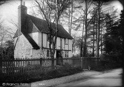 Old Cottage 1905, Bletchingley