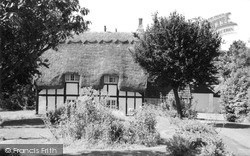 Thatched Cottage, Church Green Road 2005, Bletchley