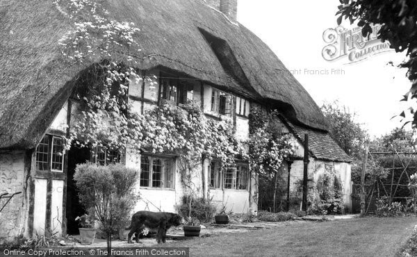 Photo of Blewbury, Hall Barn Close c.1960