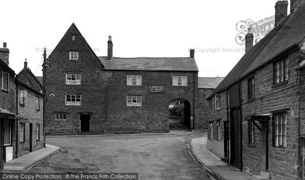 Photo of Bloxham, The Elephant And Castle Inn c.1955