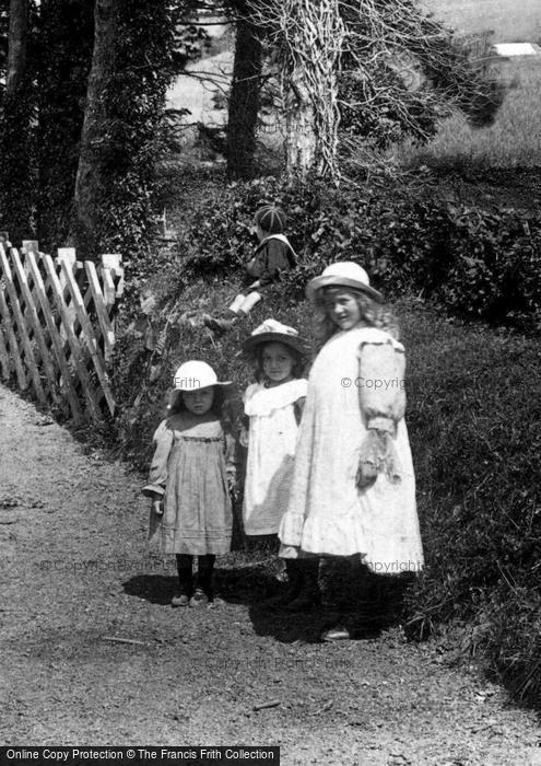 Photo of Bodmin, Girls' Fashion 1906