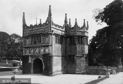 Lanhydrock Gateway 1890, Bodmin
